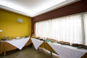包含每日自助早餐