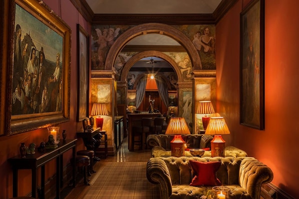 Bar lounge