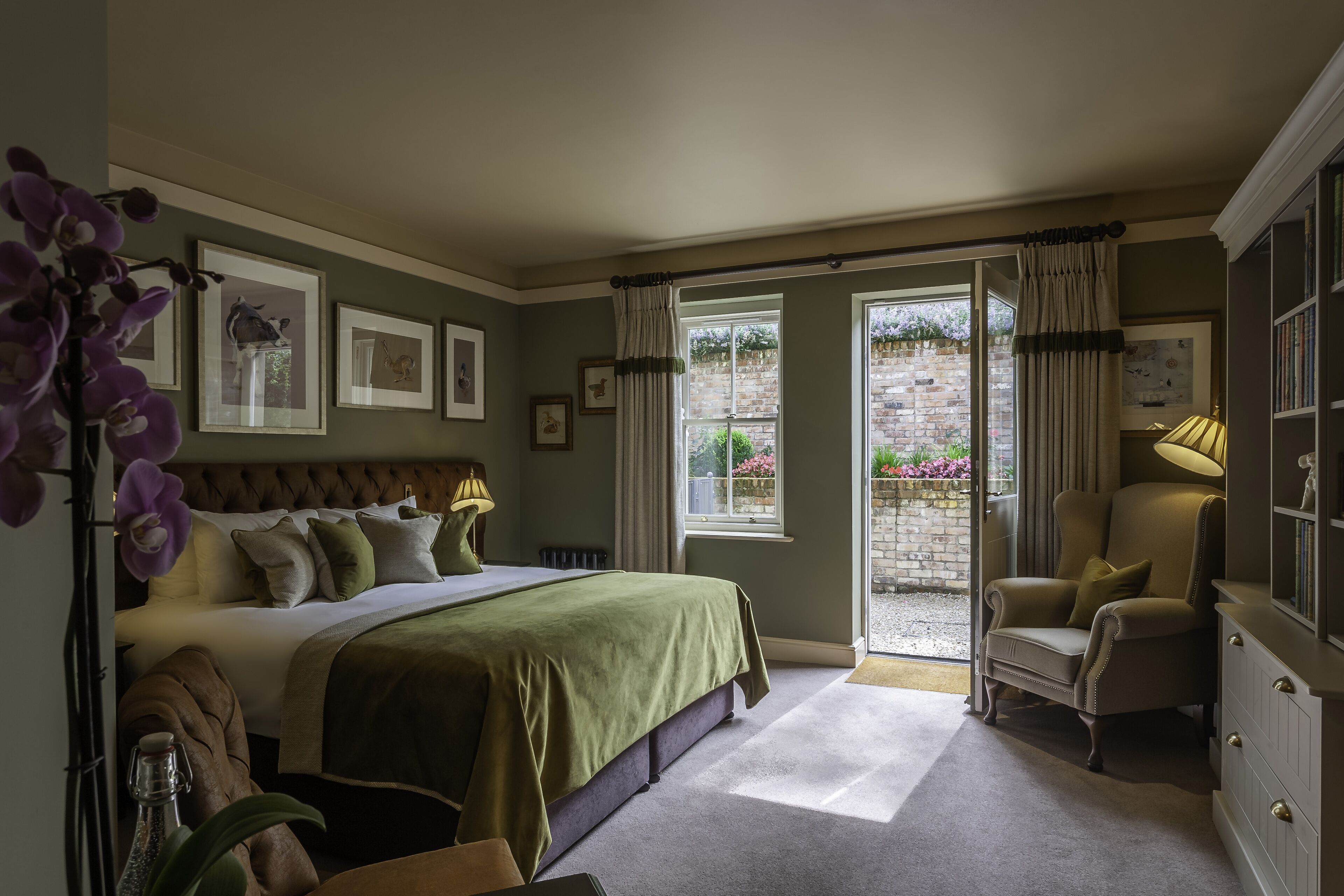 double room (lodge superior) | individually decorated, blackout curtains, iron/ironing board