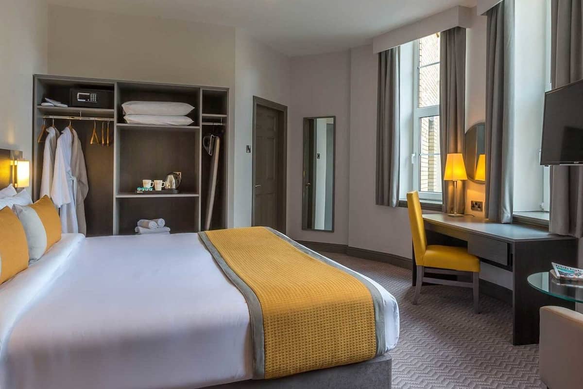 in-room safe, desk, iron/ironing board, free cots/infant beds