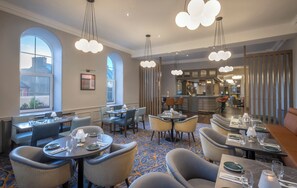 Petit déjeuner et dîner servis sur place, spécialités Cuisine irlandaise