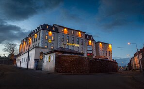 Front of property – evening/night - Maldron Hotel Shandon Cork (Cork)