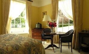 Literie de qualité supérieure, coffres-forts dans les chambres, bureau