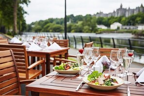 2 restaurants, lunch, dinner served; local cuisine - The Kingsley (Cork)