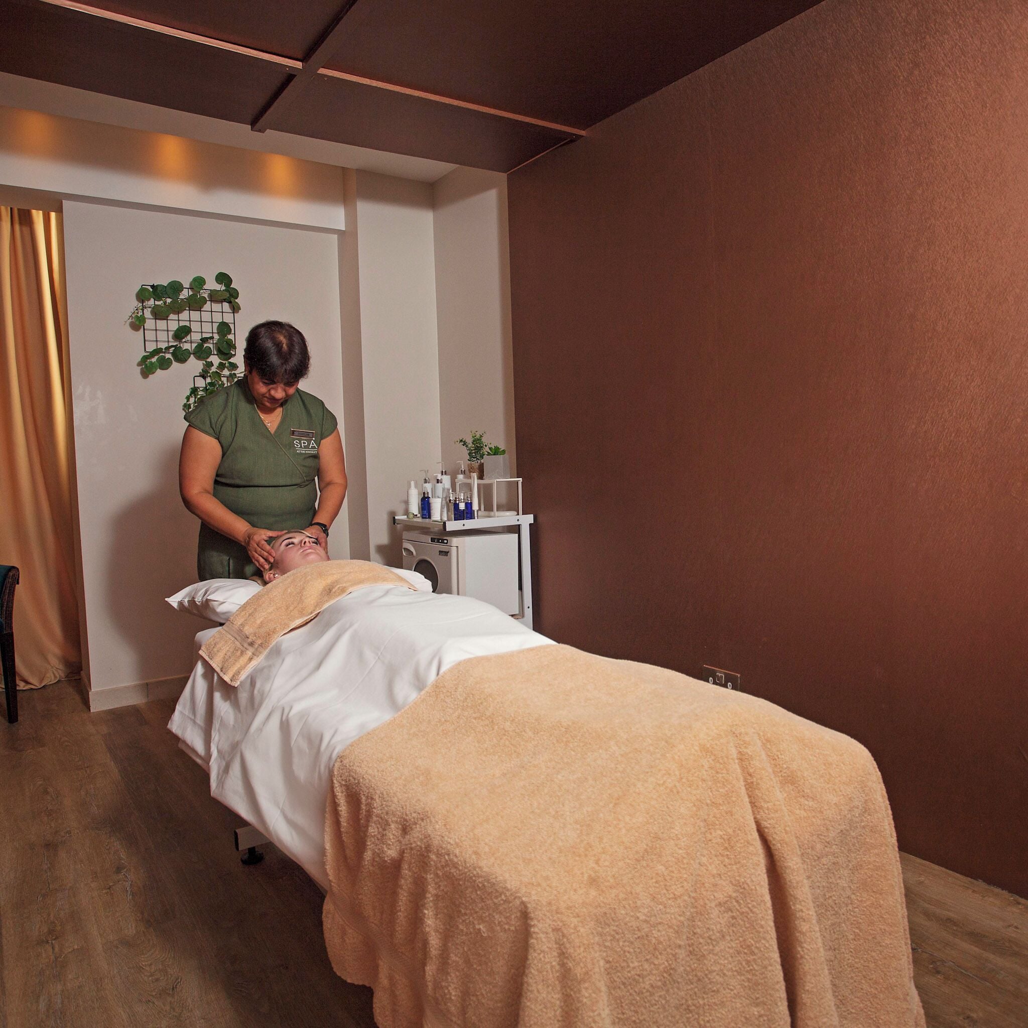 Sauna seca, banheira de hidromassagem, sauna a vapor