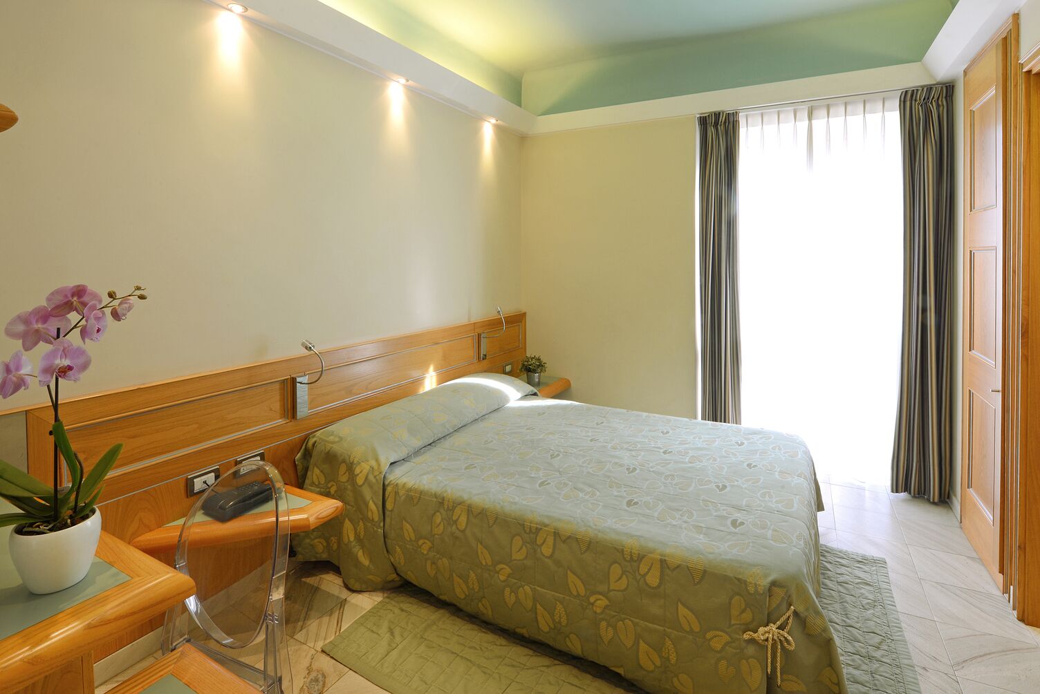 superior single room | 1 bedroom, premium bedding, down duvets, minibar