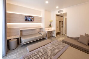 Ropa de cama de alta calidad, edredones de plumas, minibar y caja fuerte