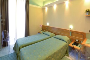 Superior Twin kamer, 2 eenpersoonsbedden | Luxe beddengoed, donzen dekbedden, een minibar, een kluis op de kamer