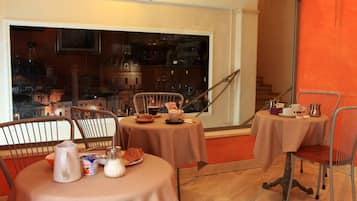 Daily buffet breakfast (EUR 9 per person)