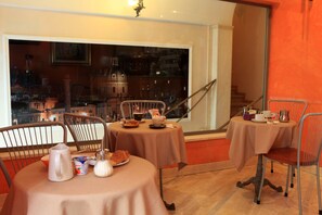 Daily buffet breakfast (EUR 9 per person)