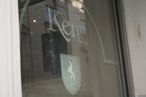 A window with the word "Kent" and a shield emblem. - Hotel Kent (Rome)