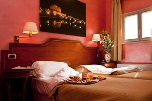 Een bureau, gratis wifi, beddengoed