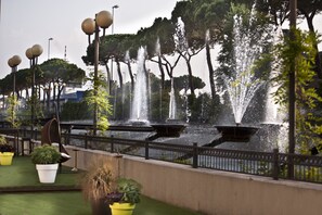Lunch and dinner served, Italian cuisine