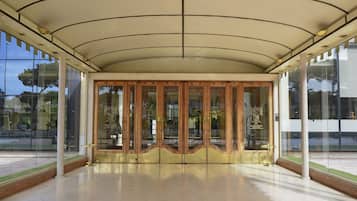 Pintu masuk properti