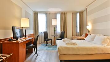 Camera Matrimoniale Deluxe, 1 letto King | Copriletto in piuma, materassi in memory foam, minibar