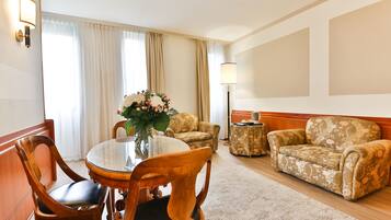 Copriletto in piuma, materassi in memory foam, minibar