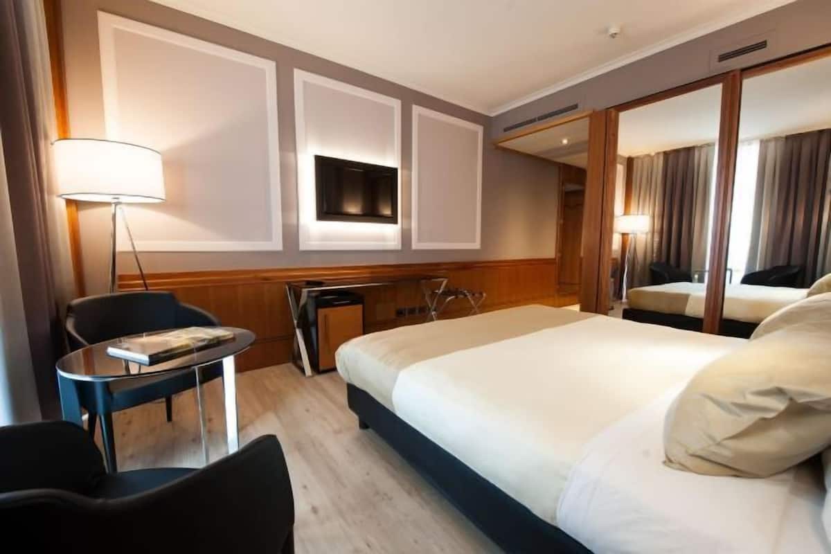 1 bedroom, down comforters, memory foam beds, minibar