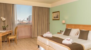 Minibar, caja fuerte, escritorio y sistema de insonorización