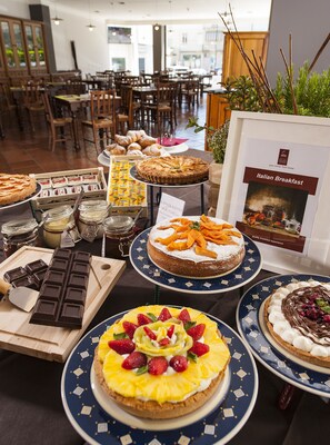 Daily continental breakfast (EUR 12 per person)