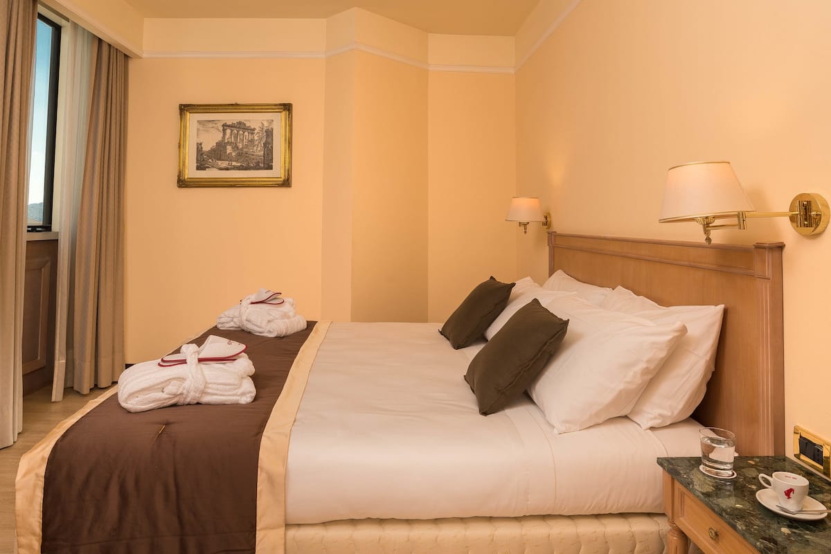 1 Schlafzimmer, Minibar, Zimmersafe, Schreibtisch