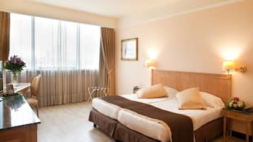 Minibar, Zimmersafe, Schreibtisch, schallisolierte Zimmer