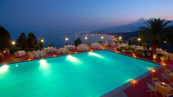 Rooftop pool