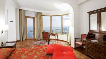 Minibar, in-room safe, desk, soundproofing