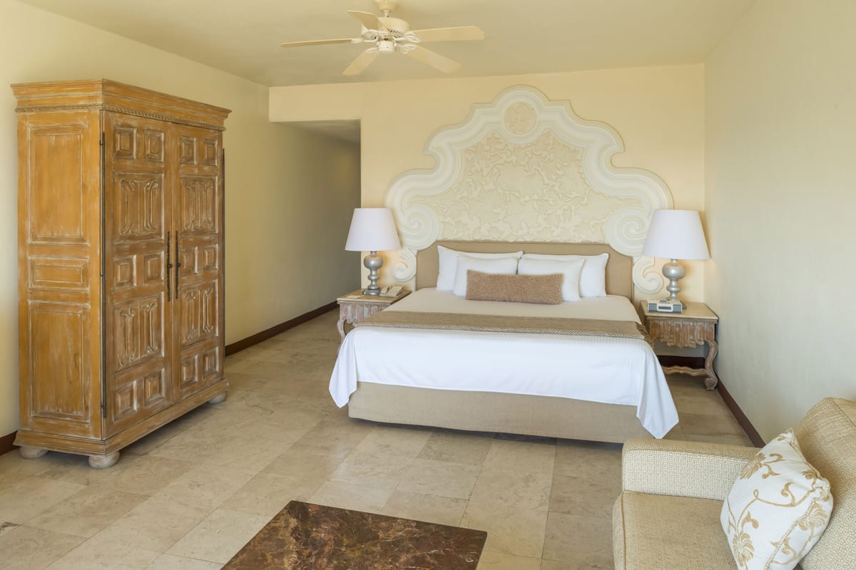 Minibar, in-room safe, desk, blackout drapes