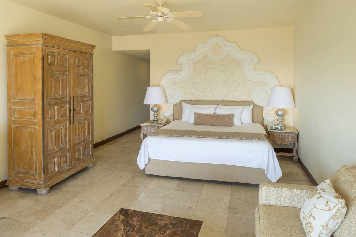 Minibar, in-room safe, desk, blackout curtains
