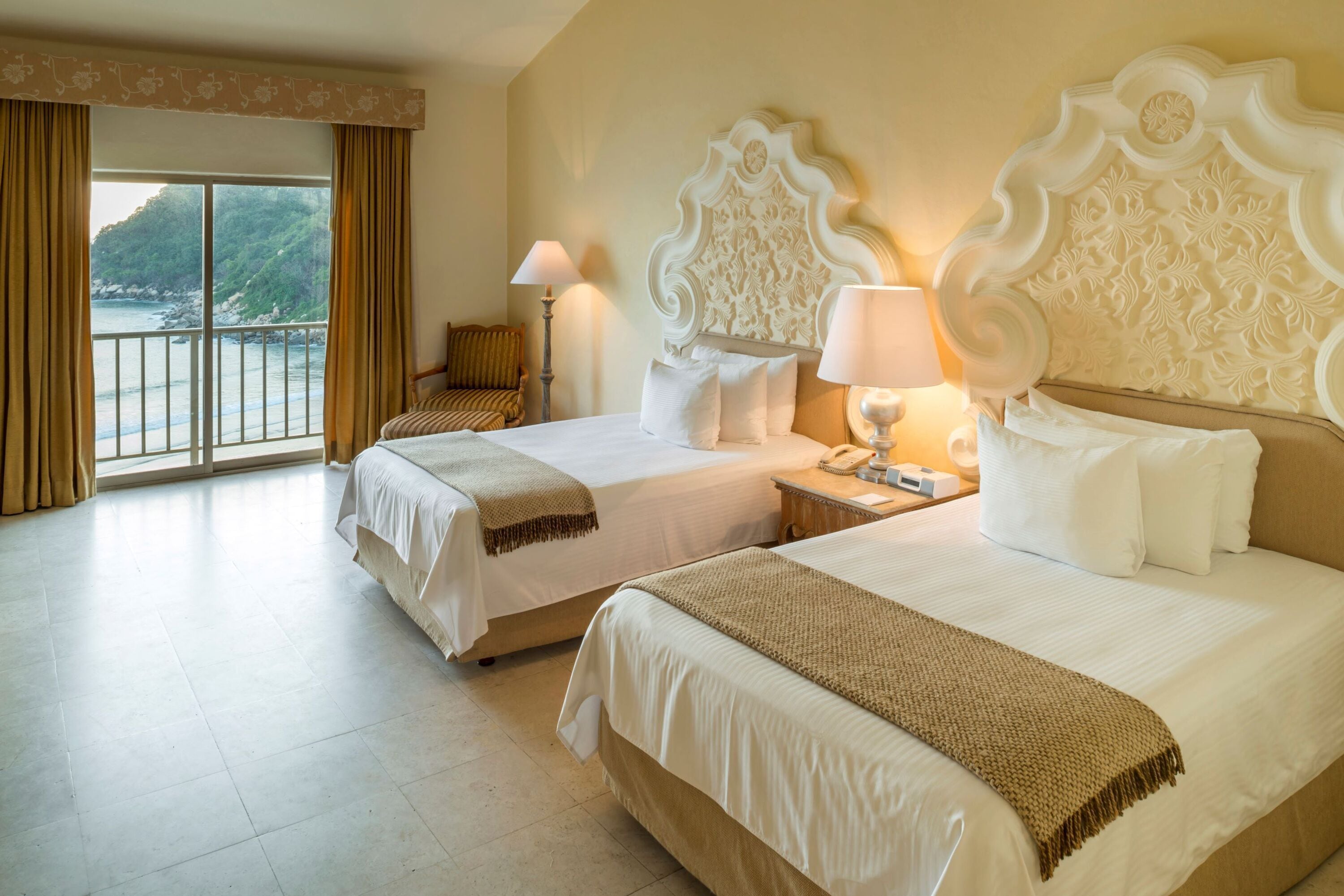 master suite dos camas | minibar, in-room safe, desk, blackout curtains