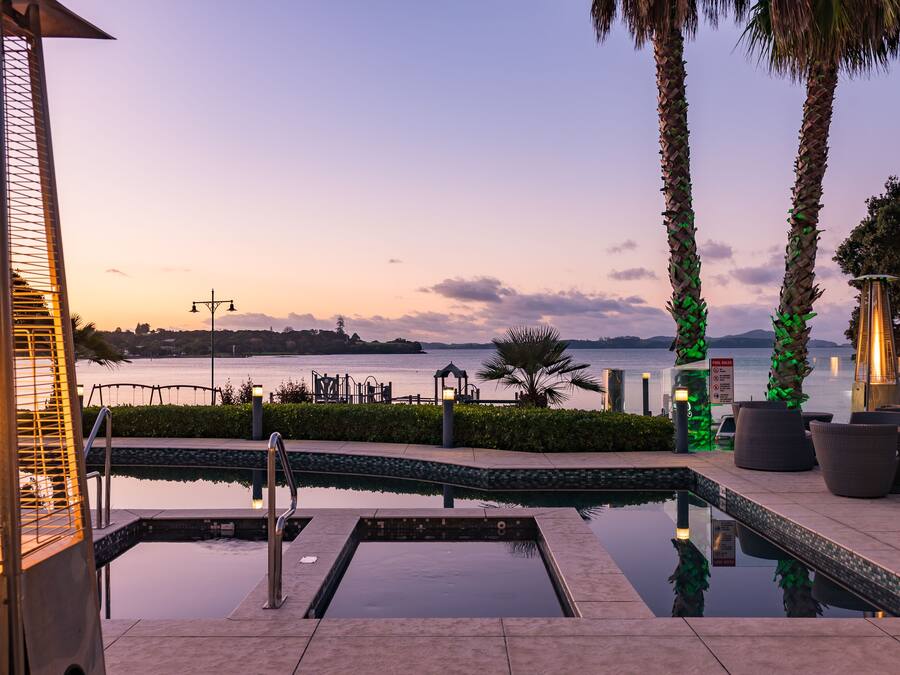 6 piscinas externas, guarda-sóis, espreguiçadeiras