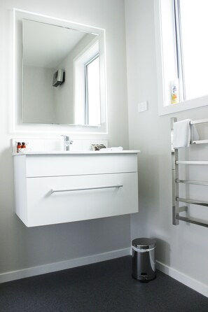 Superior-Apartment, 2 Schlafzimmer | Badezimmer | Haartrockner, Handtücher, Shampoo, Toilettenpapier