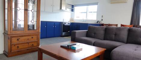 Deluxe Apartment, 2 Bedrooms | Living area