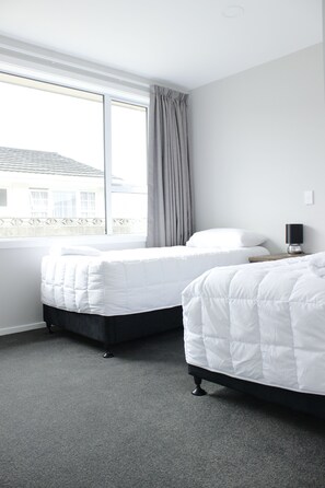 Superior-Apartment, 3 Schlafzimmer | 1 Schlafzimmer, kostenloses WLAN, Bettwäsche
