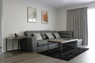 Superior Apartment, 3 Bedrooms | Free WiFi, bed sheets