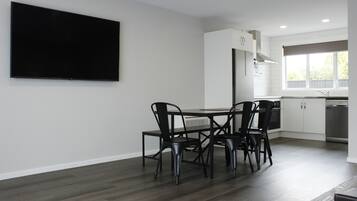 Superior Apartment, 3 Bedrooms | Private kitchen