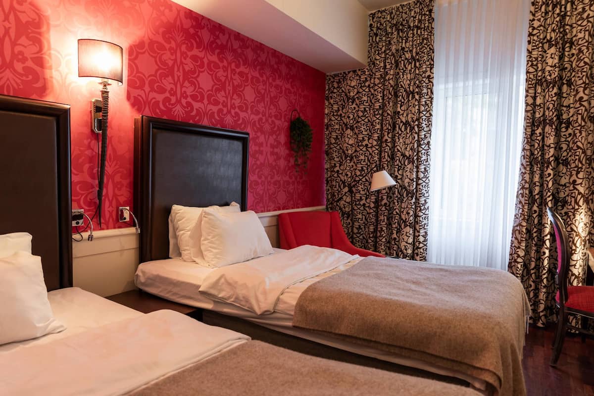 Standard Room, Double or Twin | 1 chambre, literie de qualité supérieure, couette en duvet d'oie, bureau