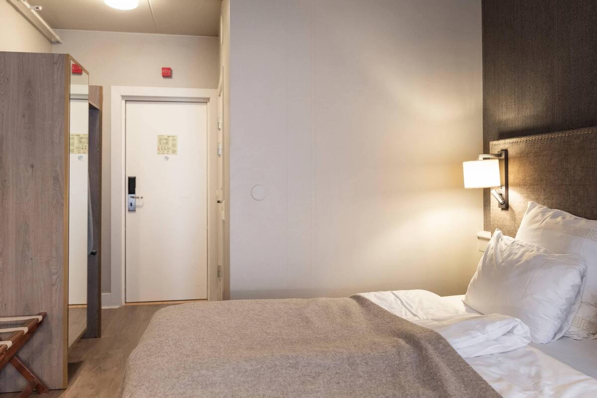 Standard Double Room | Gebar bulu kapas, meja, langsir/tirai gelap terus, kalis bunyi 