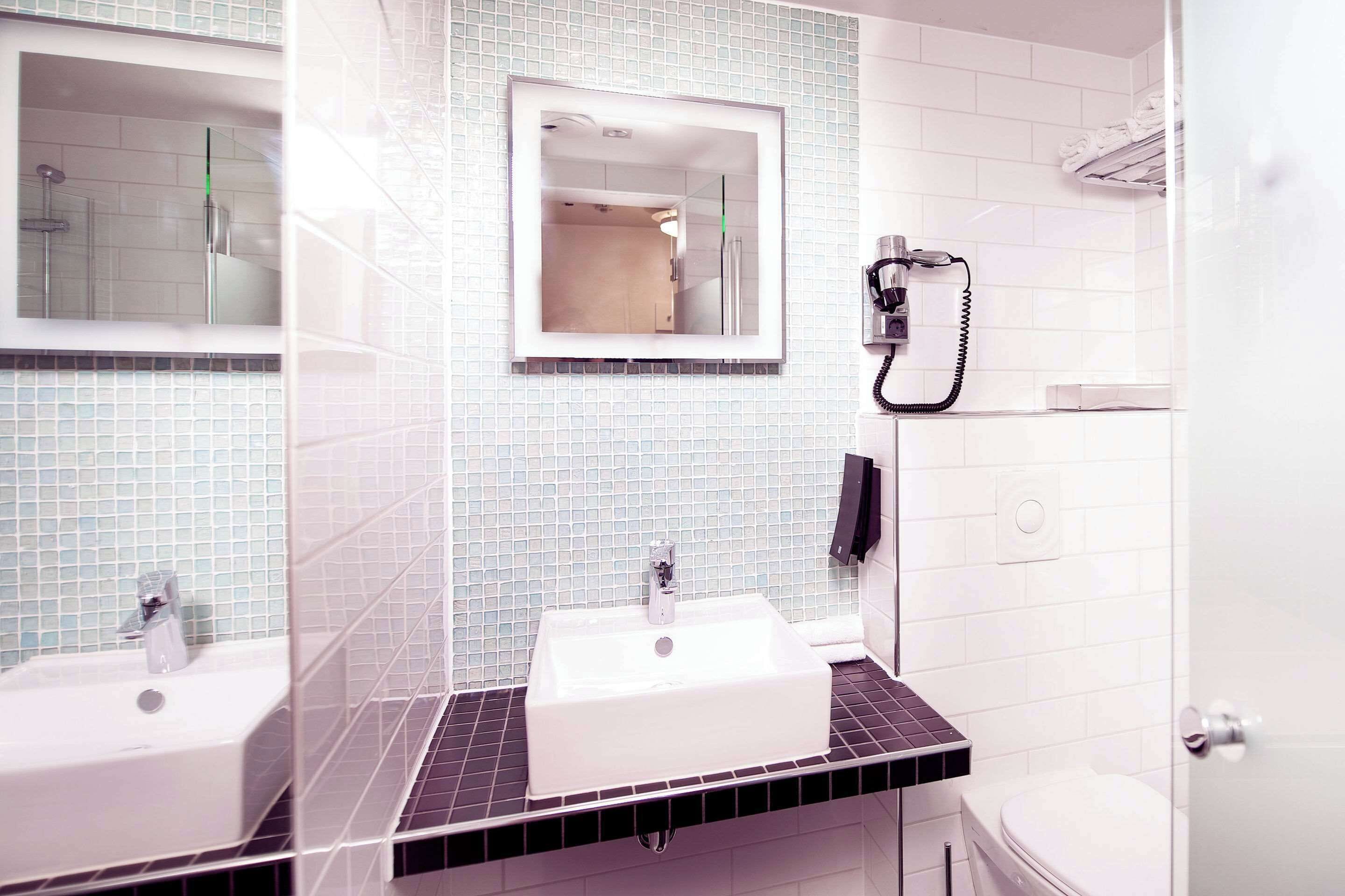 1 bedroom, premium bedding, down duvets, desk