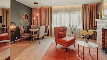 Suite, 1 Double Bed | Coin séjour