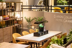 Siddeområde i lobbyen