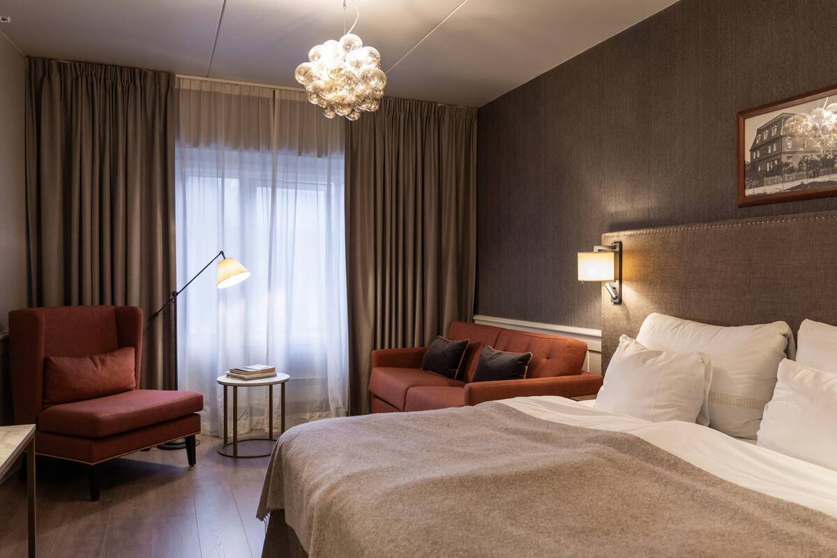 Deluxe Room, Double or Twin | Gebar bulu kapas, meja, langsir/tirai gelap terus, kalis bunyi 