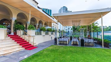 Serveert ontbijt, lunch, diner, Peruviaanse gerechten