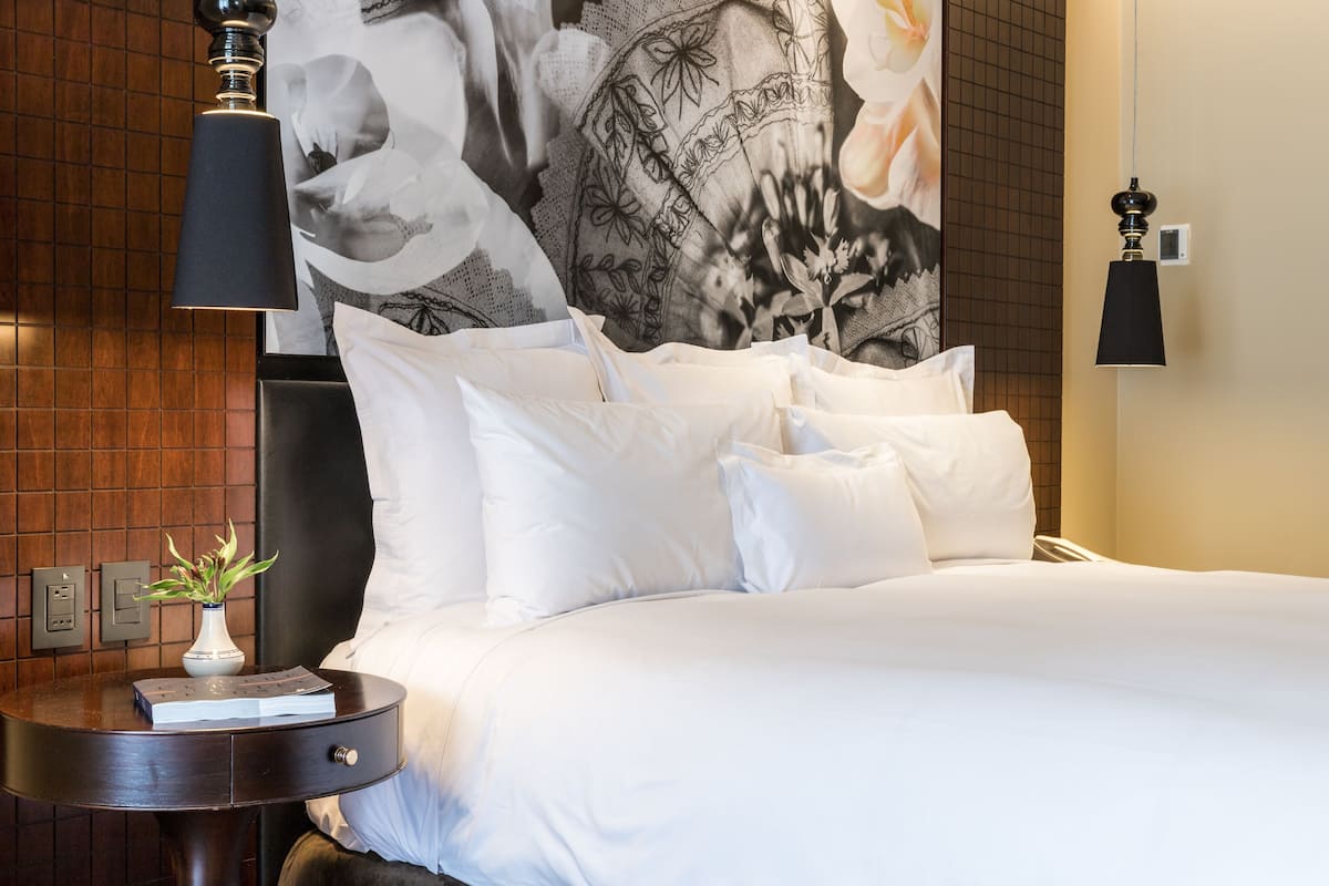 1 bedroom, premium bedding, down duvets, minibar