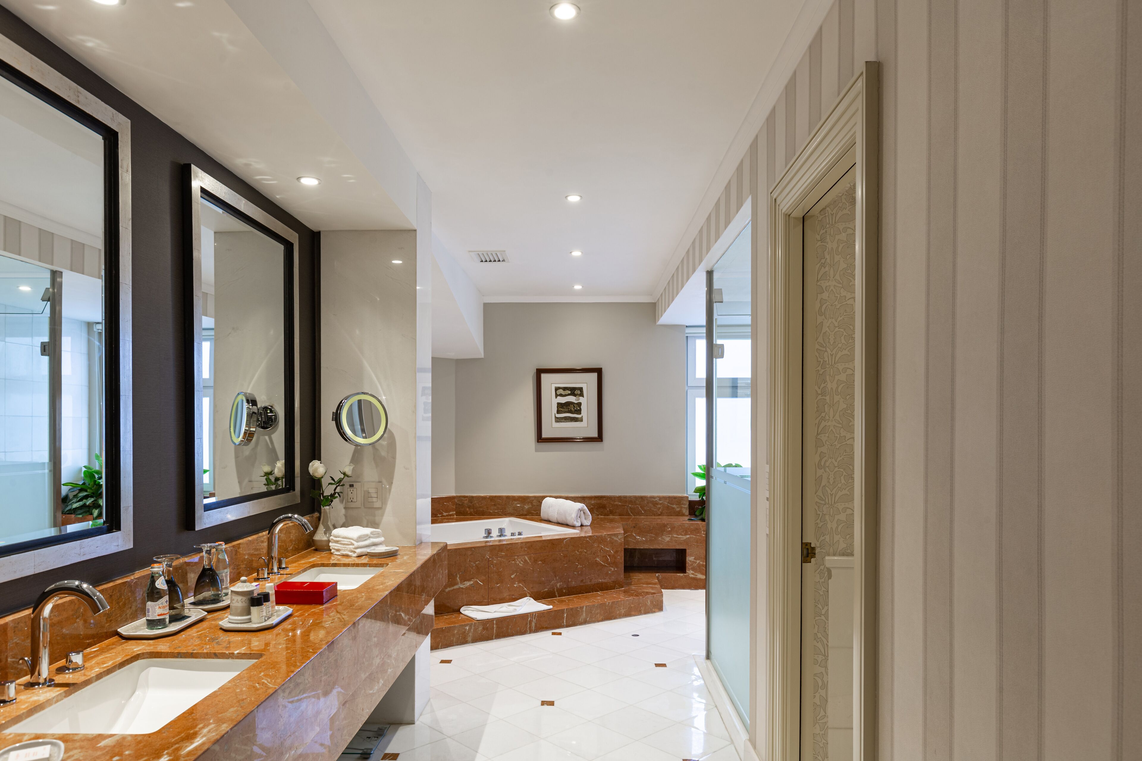 presidential suite golf view | bathroom | free toiletries, hair dryer, bathrobes, slippers