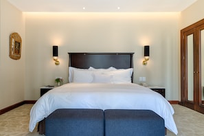 Museum Suite Golf View | Roupas de cama premium, edredons de pluma, frigobar, cofres nos quartos