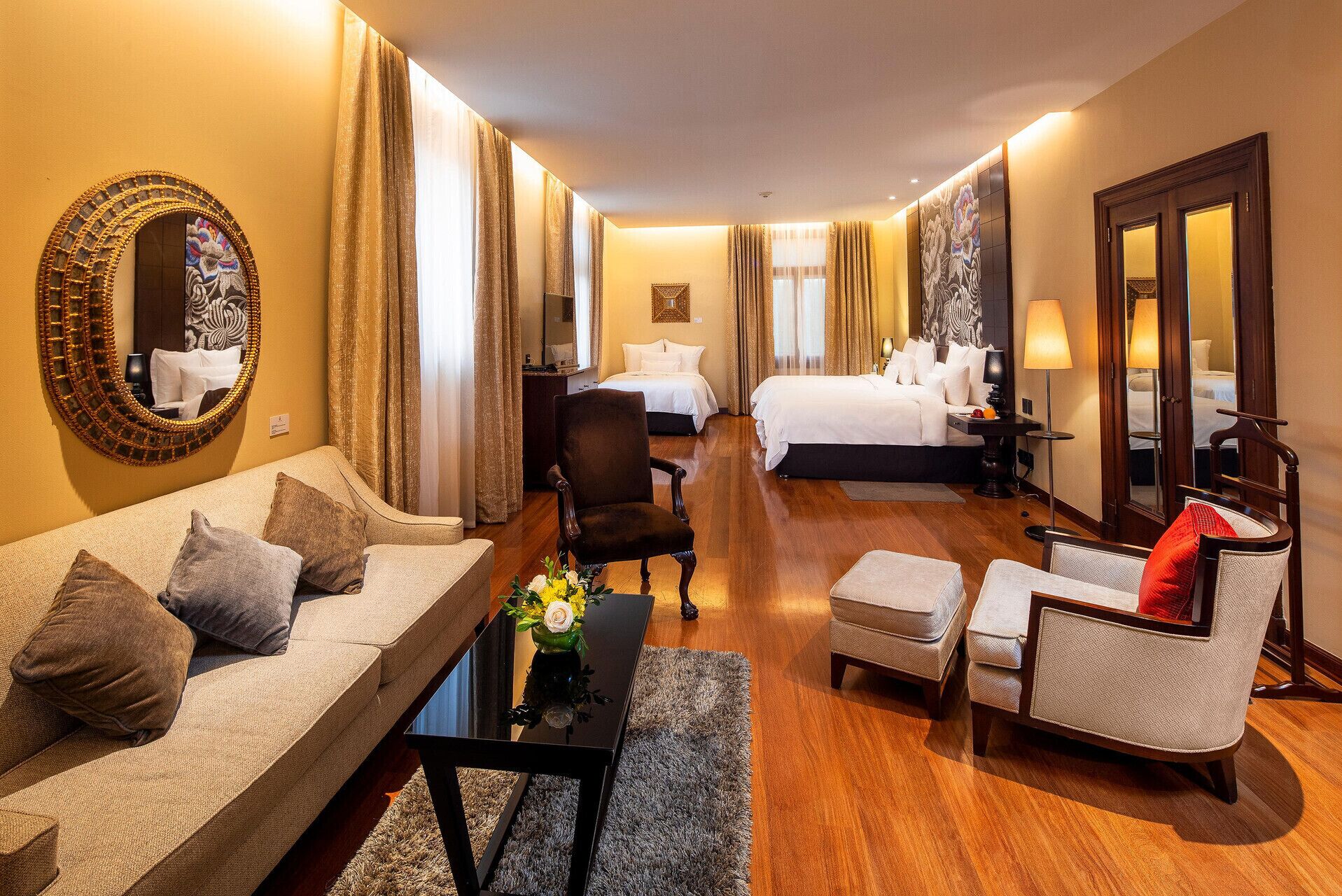 Luxe beddengoed, donzen dekbedden, een minibar, een kluis op de kamer