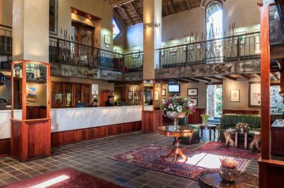 Misty Hills Country Hotel