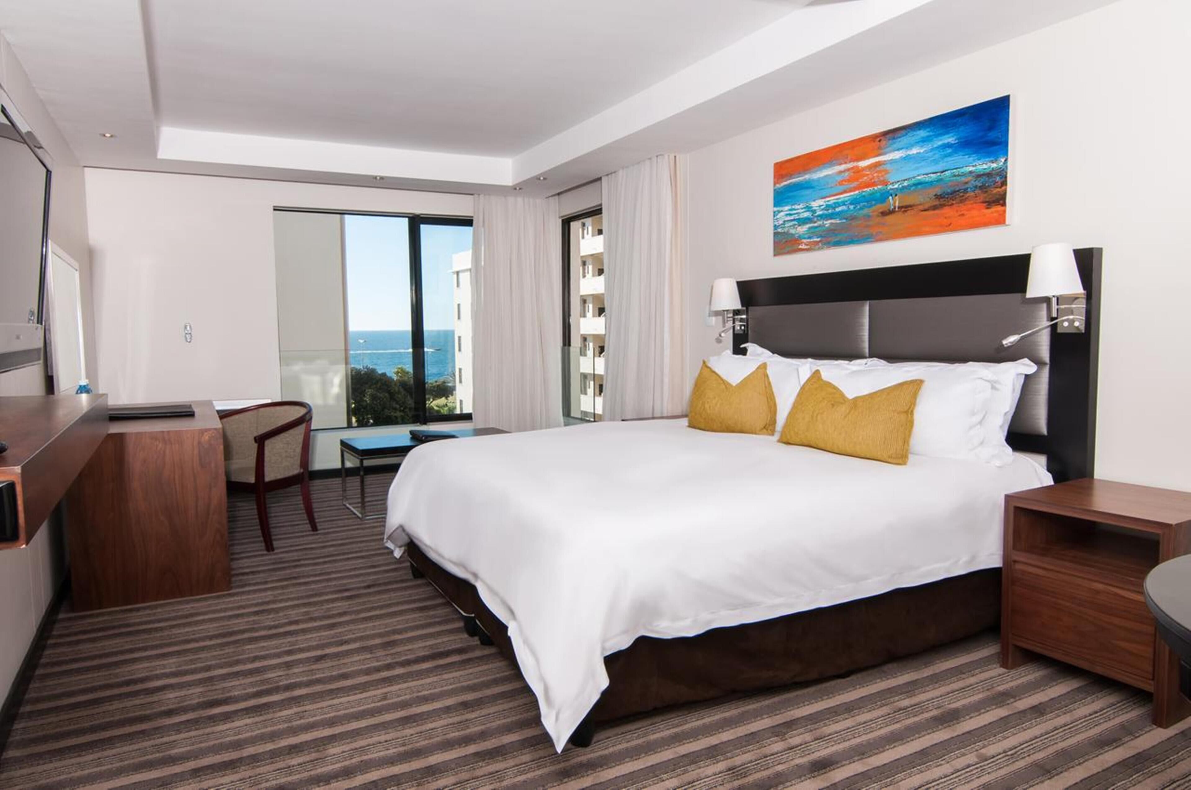 Sengetøy av topp kvalitet, safe på rommet og skrivebord