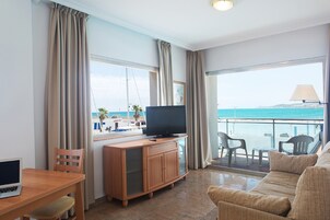Double Room, Sea View (Escapada Romantica) | Living area | TV